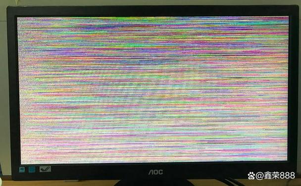 电脑屏幕出现竖条纹花屏是什么原因导致的？