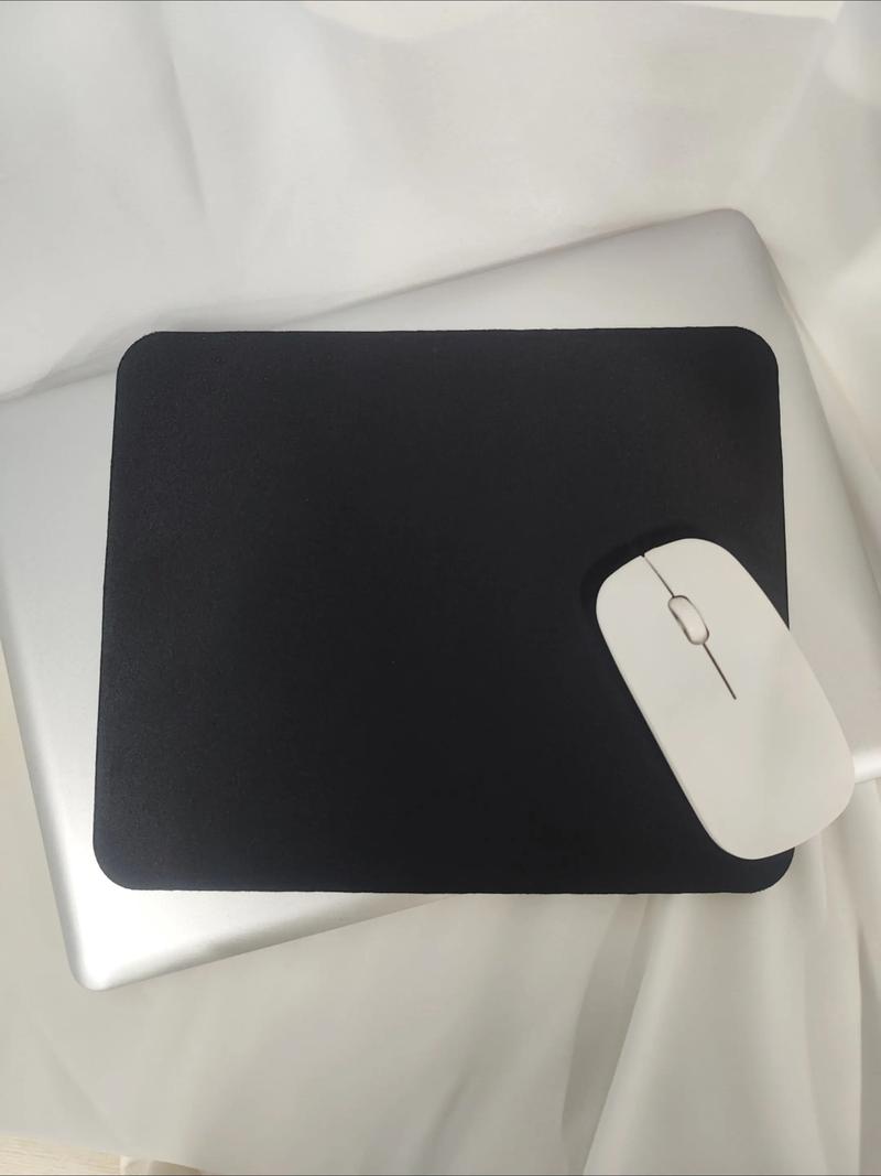 哪种材质的鼠标垫最舒适好用？推荐三款超受欢迎的鼠标垫！