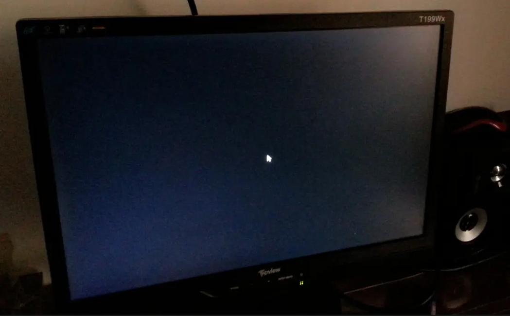 win10开机黑屏进不了桌面，是显示器问题还是系统故障？