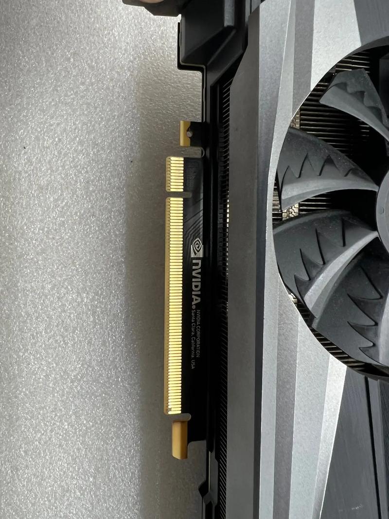 七彩虹RTX2080无散热器，自己上水冷可行吗？