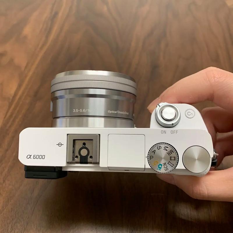 索尼微单a6000参数全面吗？现在入手还值得吗？