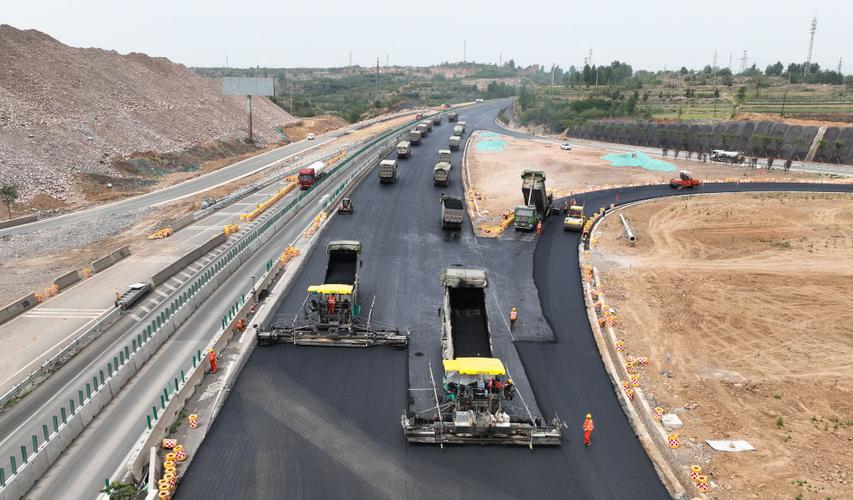 公路扩建与改建项目在本质上有何不同？