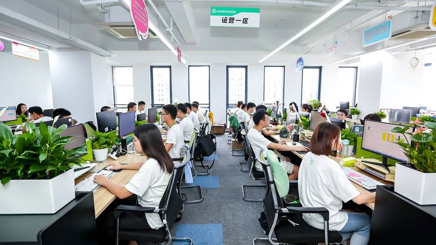 如何用Laravel实现高级认证和授权，构建精细化的访问控制策略？