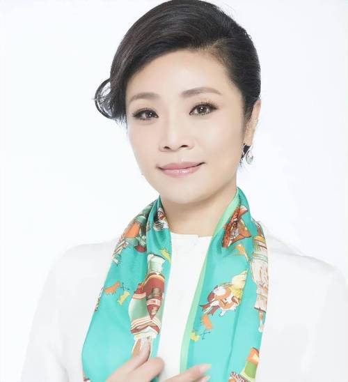 李丹阳如何从全职妈妈逆袭成为福布斯富豪榜的一员？