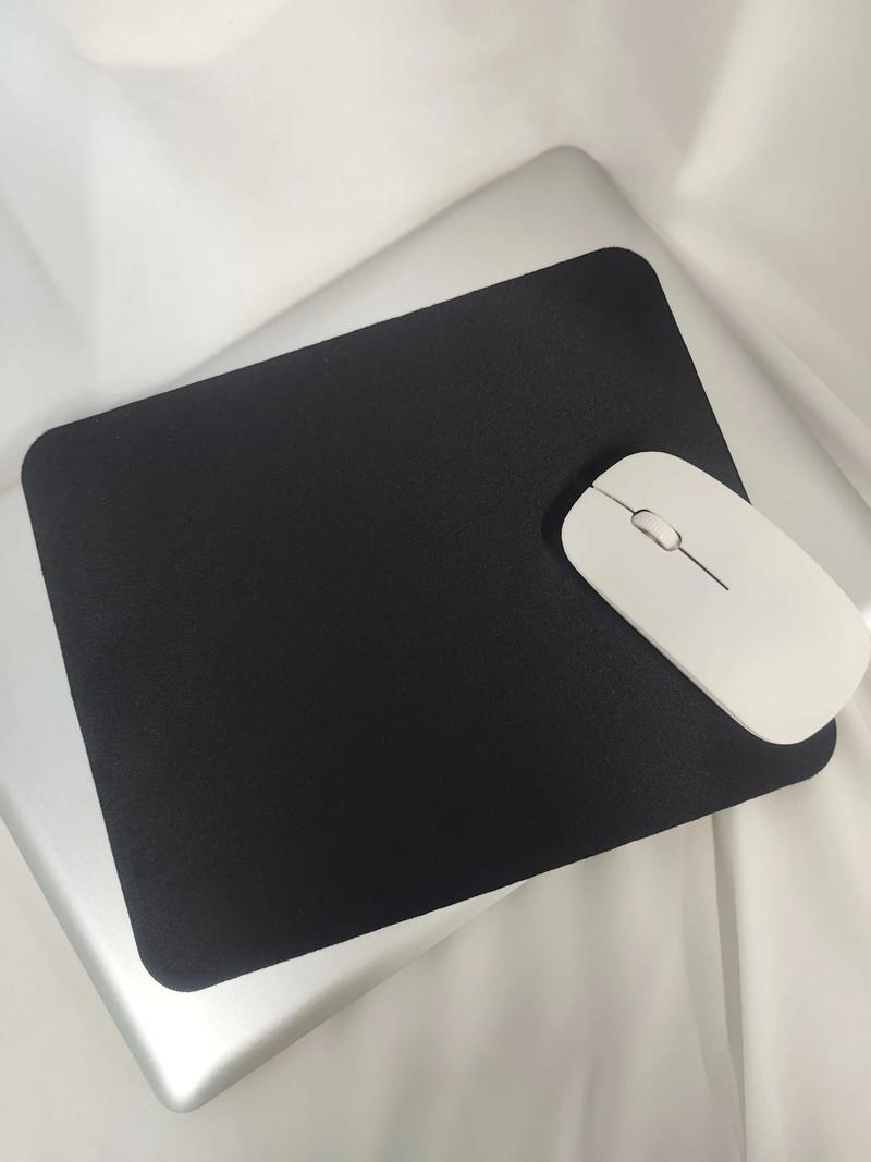 哪种材质的鼠标垫最舒适好用？推荐三款超受欢迎的鼠标垫！