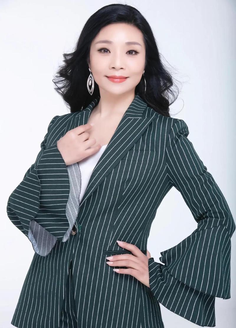 李丹阳如何从全职妈妈逆袭成为福布斯富豪榜的一员？