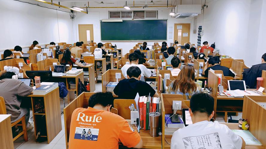 寄宿考研管理对自制力差的学生是否非常严格？