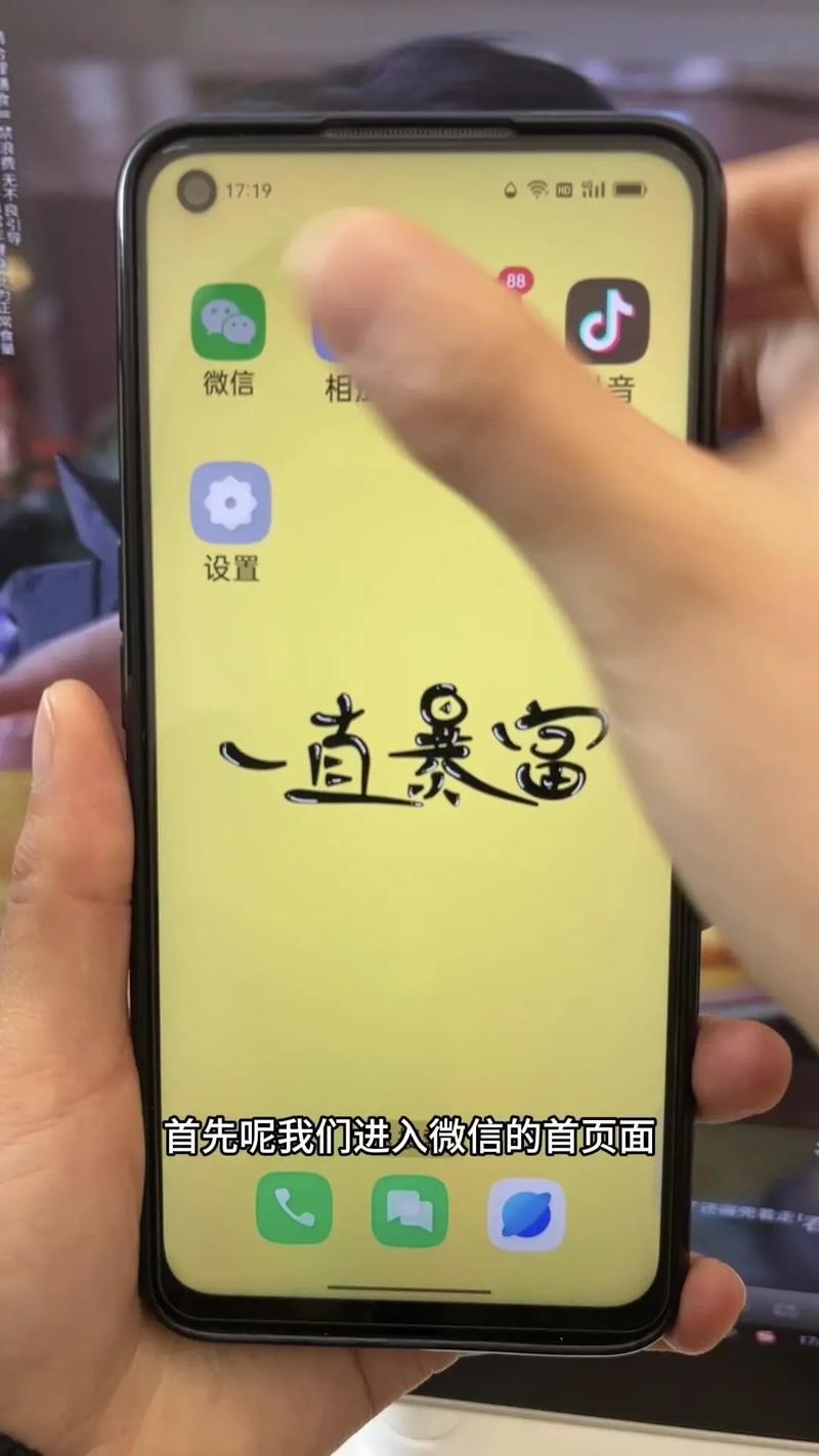 如何编写示例代码，在Django中保存并压缩上传的图像？