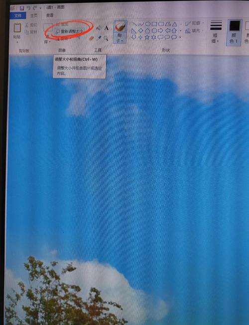 如何通过压缩图片不损失质量、命名关键词和详实alt标签来优化图片SEO？