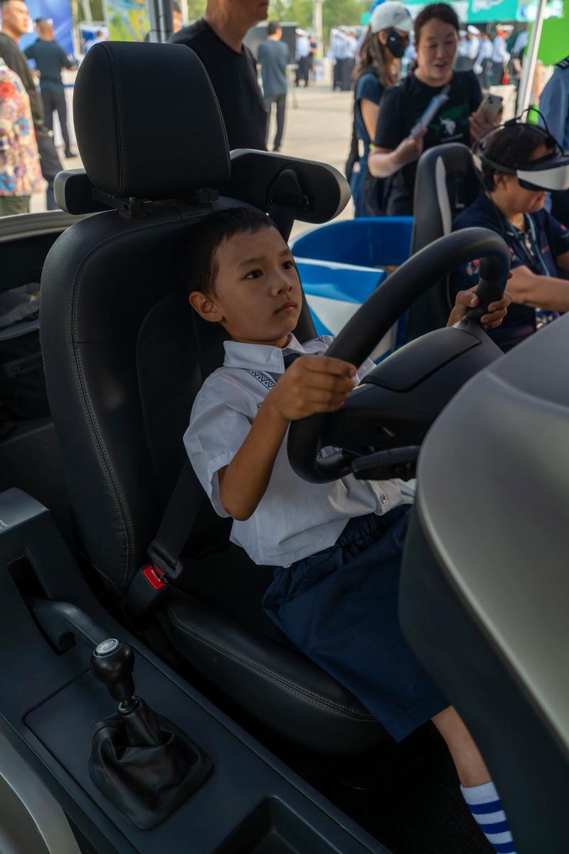 广州华锐视点推出的VR交通体验，能让孩子在假期安全不放假吗？