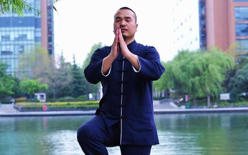 金鸡独立算传统养生功法中的站桩吗？