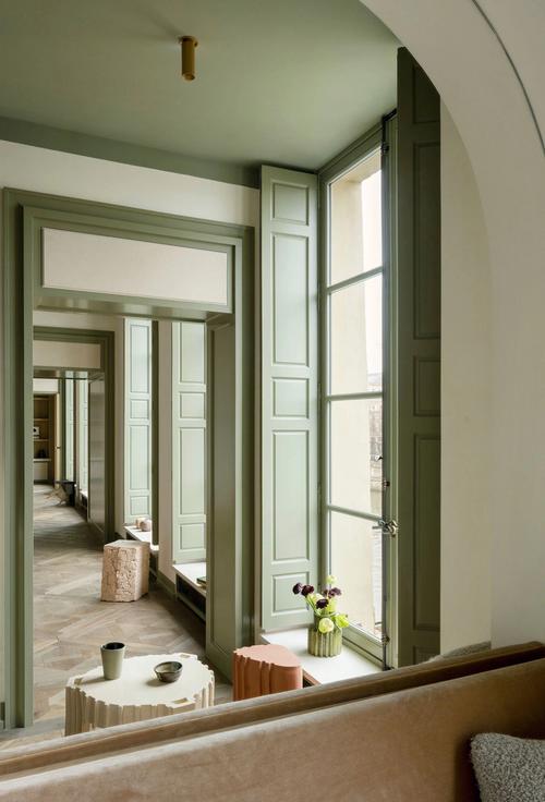 What is the term for an unoccupied suite in a hotel or apartment building?